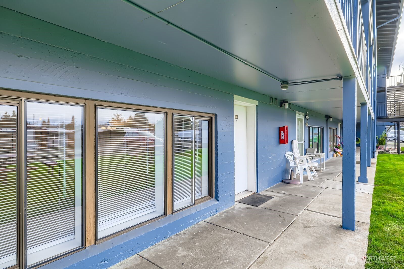 2120 Highland Avenue, Unit 104 Everett, WA 98201 - Photo 20 of 22 a view of livingroom with furniture