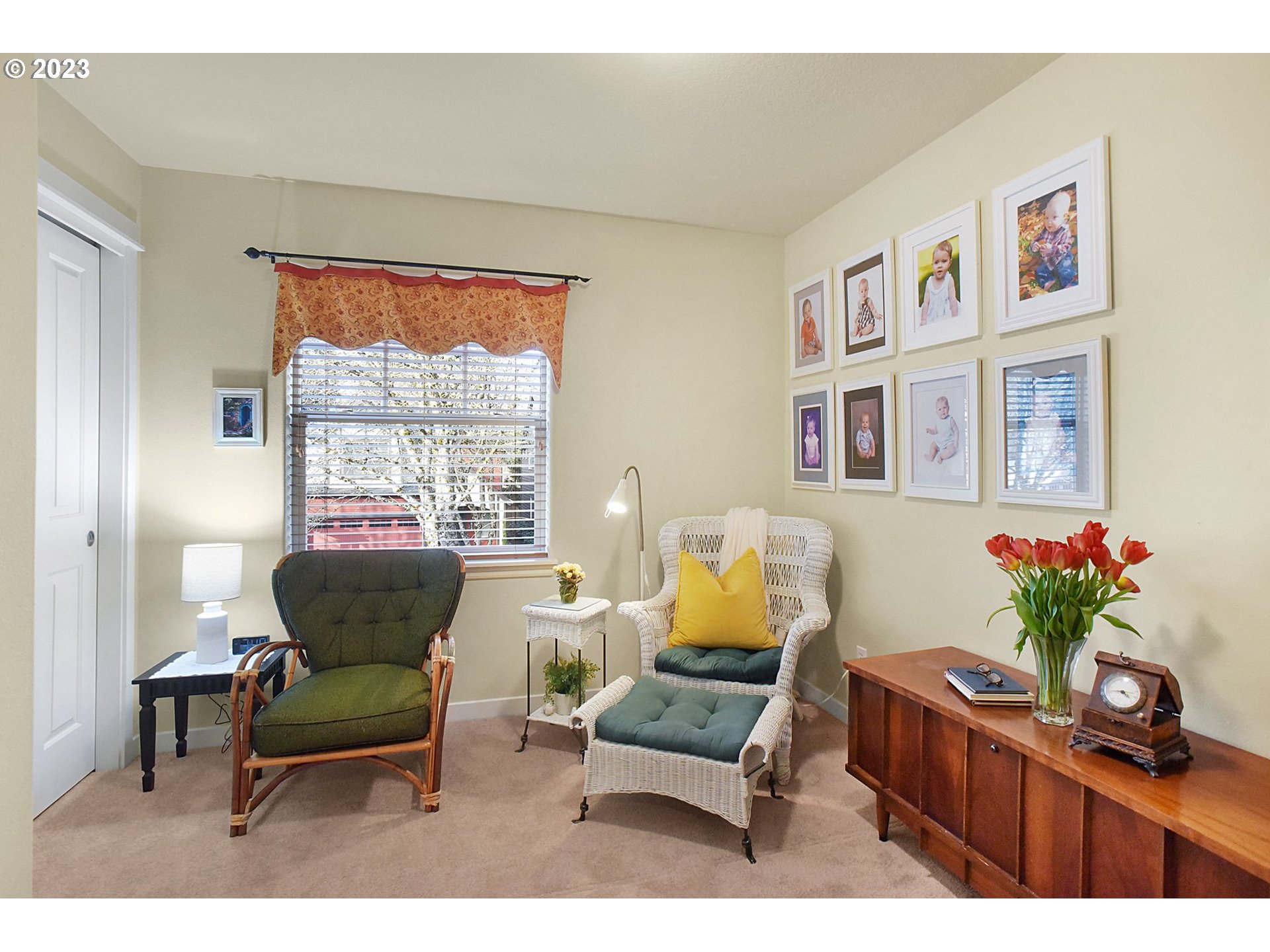 7826 Southwest Alder Street Tigard, OR 97224 - Photo 24 of 30 a living room with furniture and a potted plant