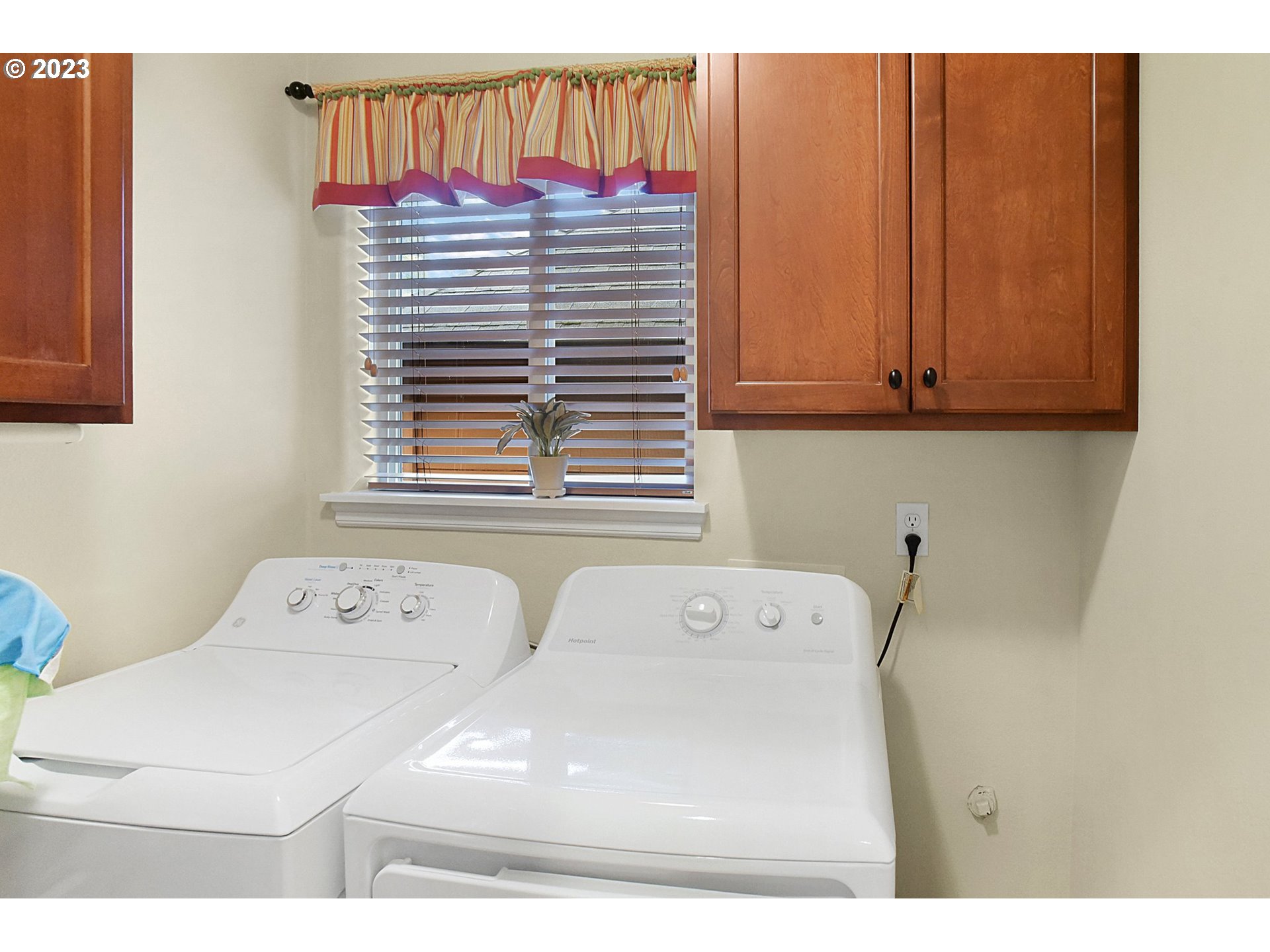 7826 Southwest Alder Street Tigard, OR 97224 - Photo 26 of 30 a view of kitchen with furniture and window