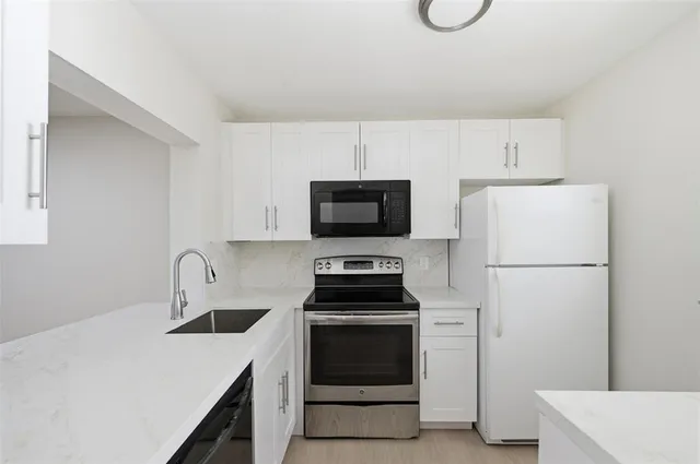 $219,000 | 9430 Poinciana Place, Unit 409, Davie, FL 33324