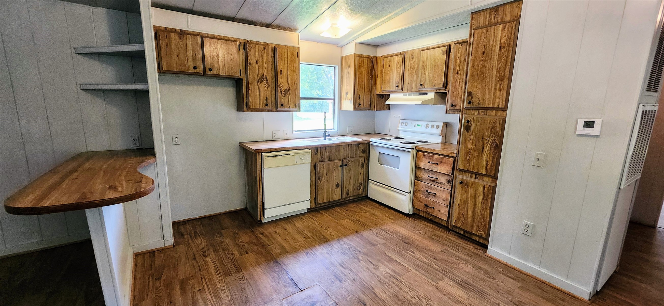 2066 County Road 332 Cleveland, TX 77327 - Photo 6 of 11 Kitchen