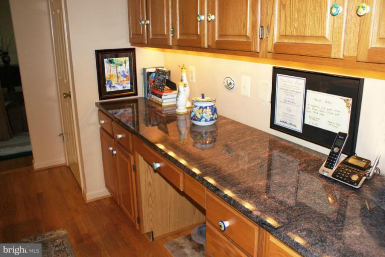 2265 Mt Tabor Road Gambrills, MD 21054 - Photo 9 of 30 Granite Counters / Computer Workstation