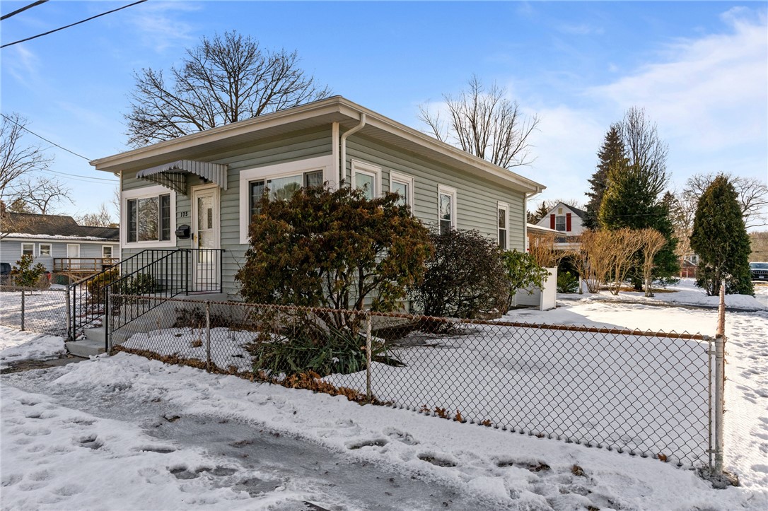 175 Irving Road Warwick, RI 02888 - Photo 3 of 29