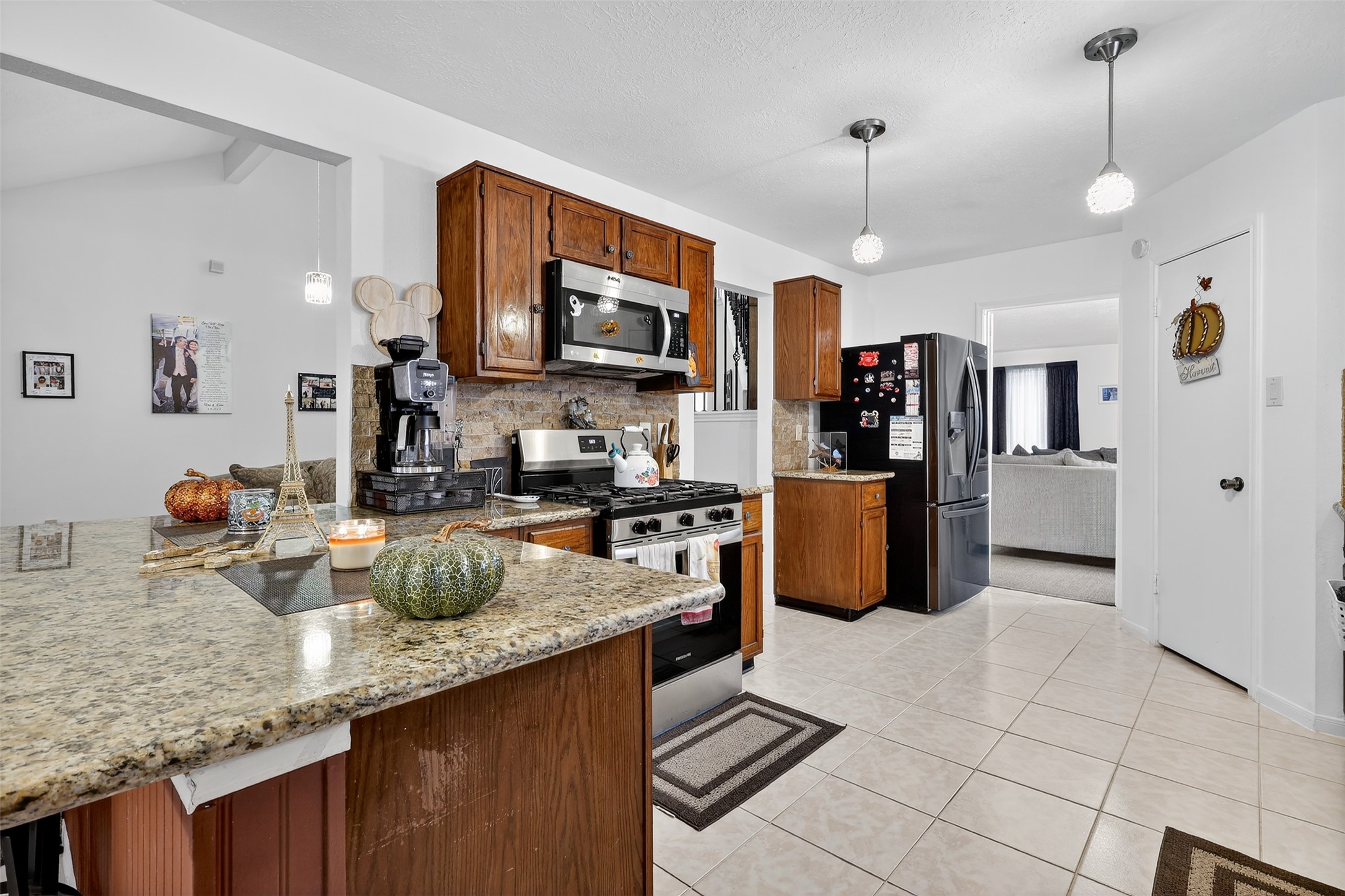 3402 Crystal Dove Drive Spring, TX 77388 - Photo 10 of 33 a kitchen with stainless steel appliances granite countertop a sink refrigerator and microwave