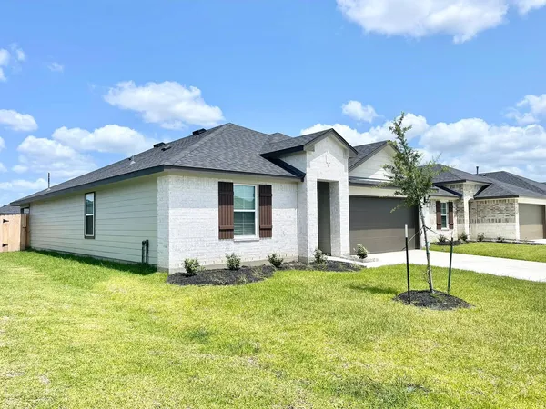 a front view of house with yard and porch