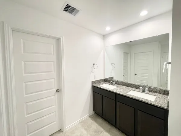 $2,250 | 7515 Cattle Walker Court, Rosharon, TX 77583