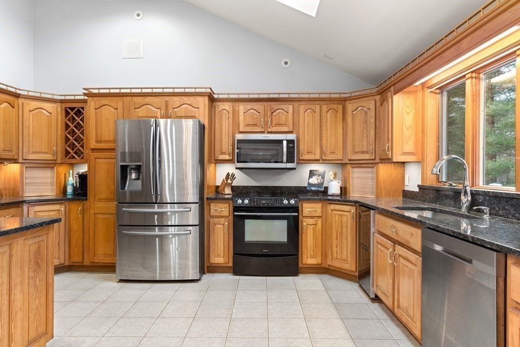 16 Meadowview Road Georgetown, MA 01833 - Photo 9 of 40 Gallery Image 9