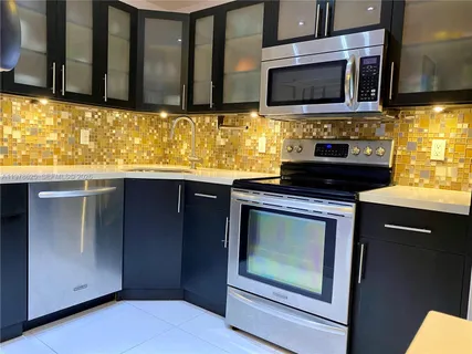 $1,950 | 7300 Byron Avenue, Unit 4, Miami Beach, FL 33141