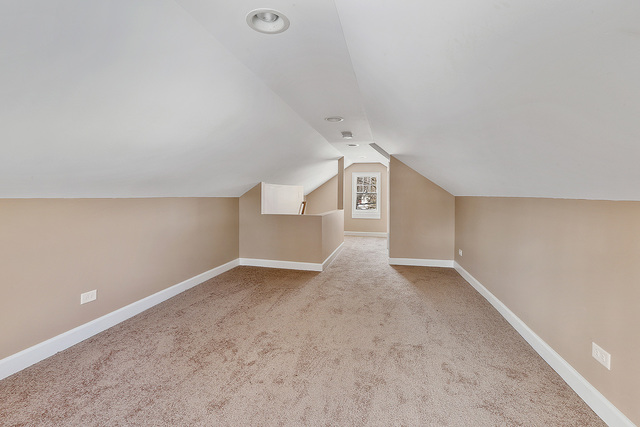 124 Village Road Willowbrook, IL 60527 - Photo 8 of 10 a view of an empty room