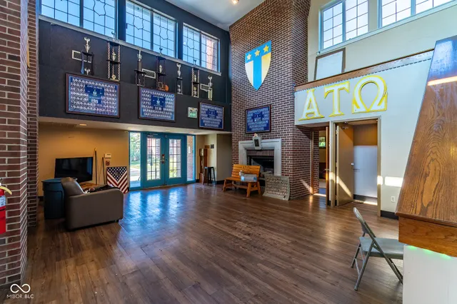 $1,500,000 | 1100 West Riverside Avenue, Muncie, IN 47303