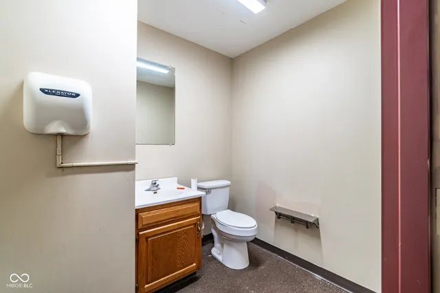 $1,500,000 | 1100 West Riverside Avenue, Muncie, IN 47303