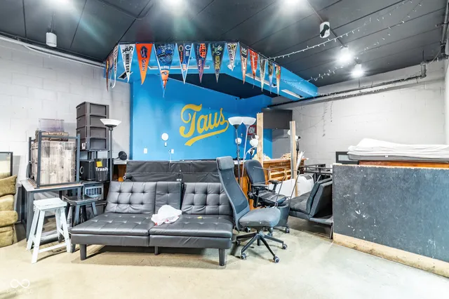 $1,500,000 | 1100 West Riverside Avenue, Muncie, IN 47303