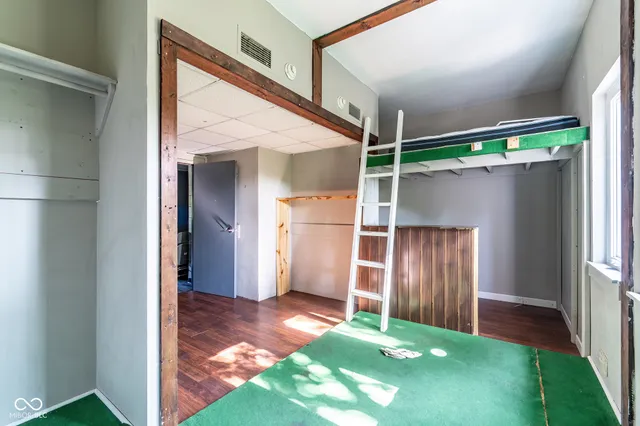 $1,500,000 | 1100 West Riverside Avenue, Muncie, IN 47303