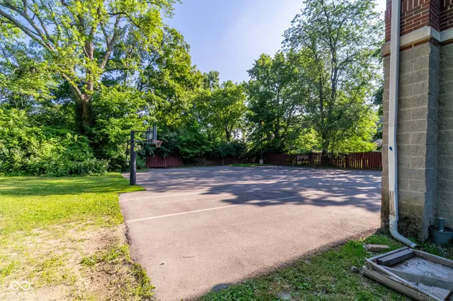 $1,500,000 | 1100 West Riverside Avenue, Muncie, IN 47303