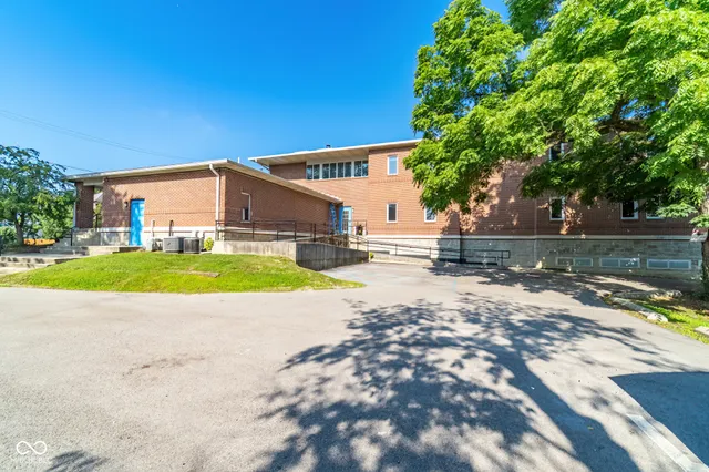 $1,500,000 | 1100 West Riverside Avenue, Muncie, IN 47303