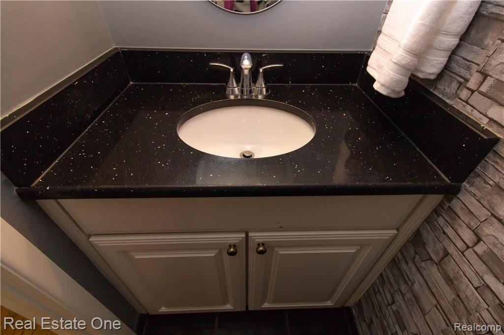 1693 Riverside Drive Rochester Hills, MI 48309 - Photo 22 of 24