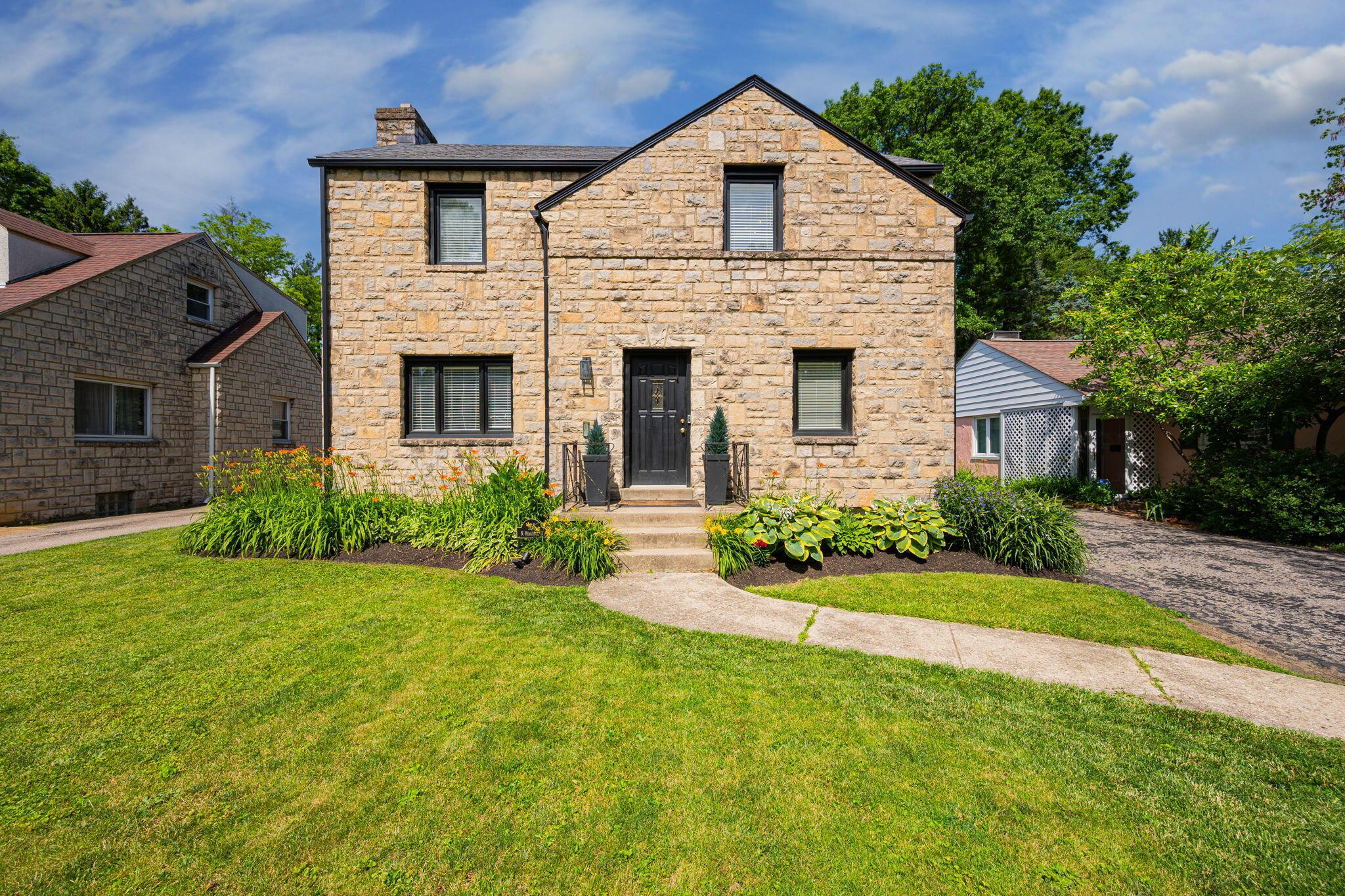 165 North Merkle Road Columbus, OH 43209 - Photo 1 of 46
