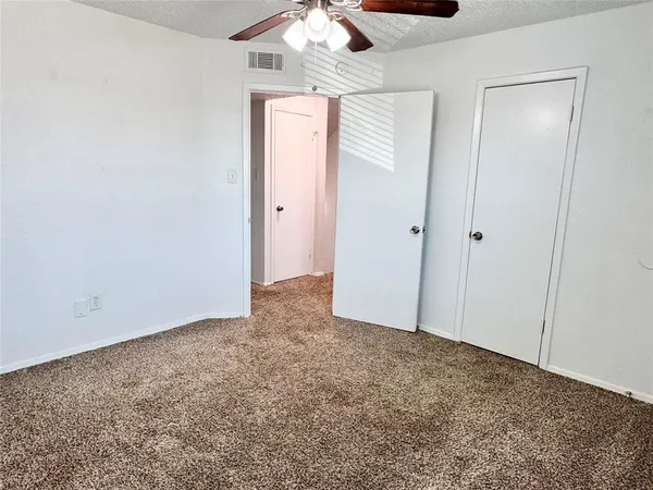 $1,375 | 441 Southwest Thomas Street, Unit B, Burleson, TX 76028