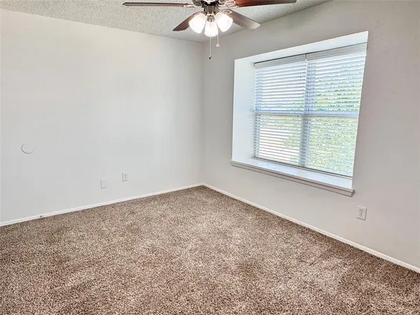 $1,375 | 441 Southwest Thomas Street, Unit B, Burleson, TX 76028