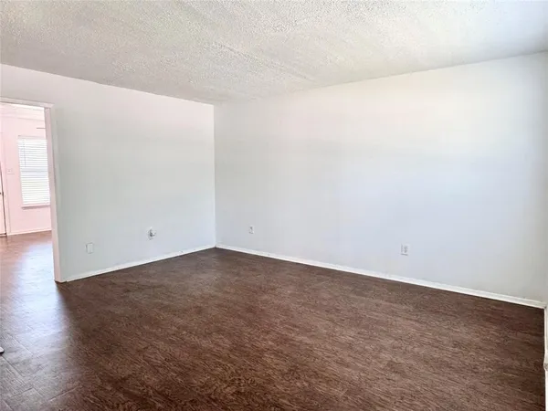 $1,375 | 441 Southwest Thomas Street, Unit B, Burleson, TX 76028