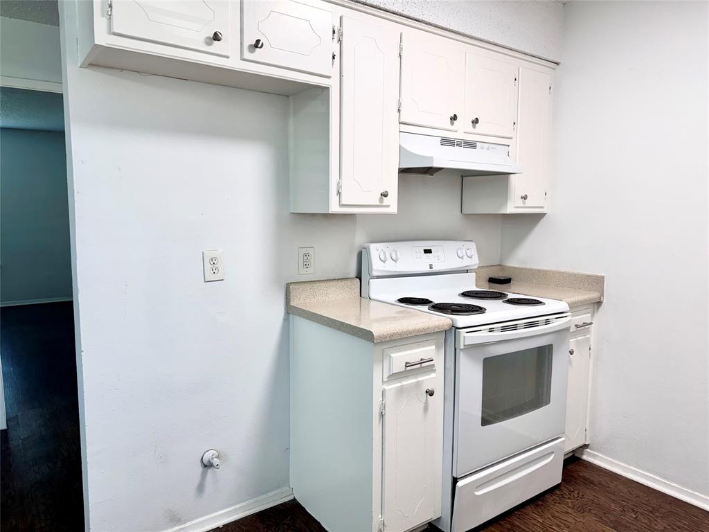 441 Southwest Thomas Street, Unit B Burleson, TX 76028 - Photo 6 of 20