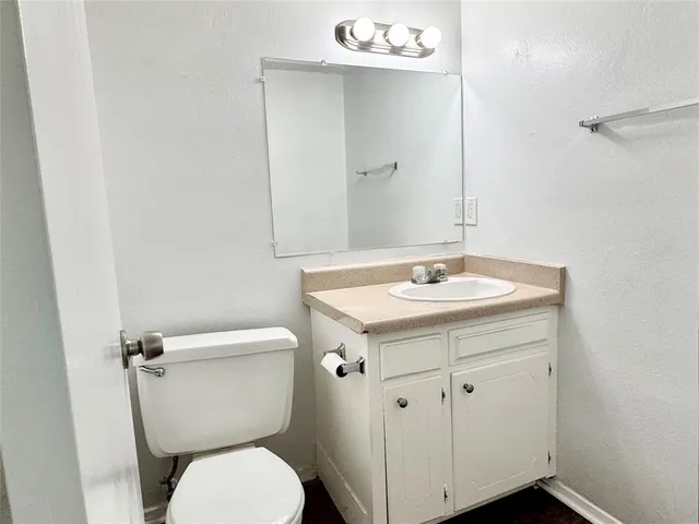 $1,375 | 441 Southwest Thomas Street, Unit B, Burleson, TX 76028