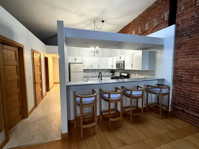 $1,250,000 | 320 North Neil Street, Champaign, IL 61820