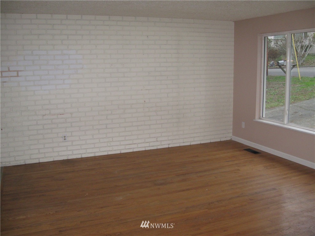12811 Southeast 158th Street Renton, WA 98058 - Photo 3 of 12 Gallery Image 3