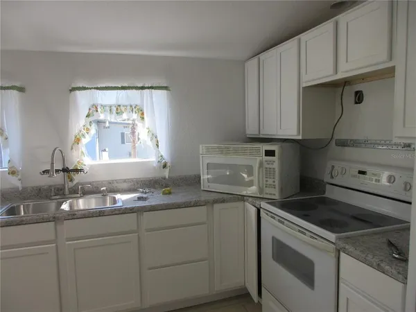 $135,000 | 18601 Southeast 24th Lane, Ocklawaha, FL 32179