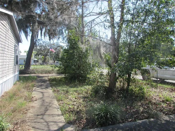 $135,000 | 18601 Southeast 24th Lane, Ocklawaha, FL 32179