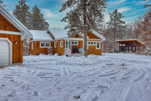 $929,000 | 8056 North North Road, Springbrook, WI 54875