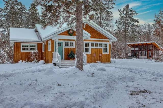 $929,000 | 8056 North North Road, Springbrook, WI 54875