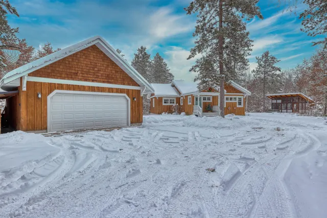 $929,000 | 8056 North North Road, Springbrook, WI 54875