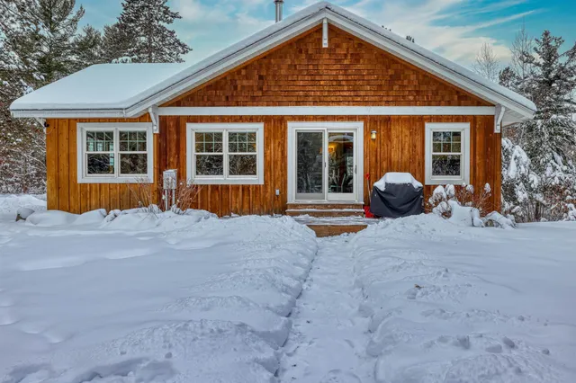 $929,000 | 8056 North North Road, Springbrook, WI 54875