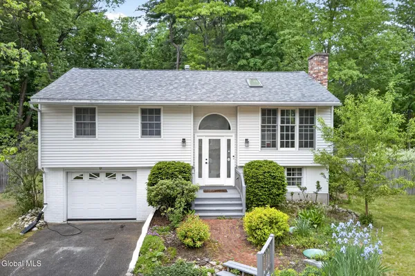 $524,900 | 5 White Pine Lane, Wilton, NY 12866