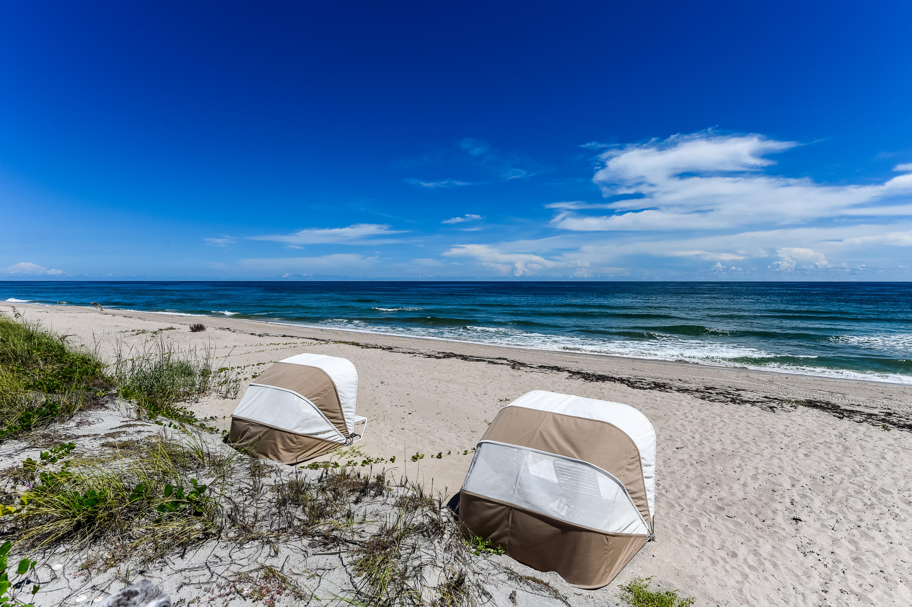 2580 South Ocean Boulevard, Unit 1C3 Palm Beach, FL 33480 - Photo 16 of 17 a view of a back yard from a tub