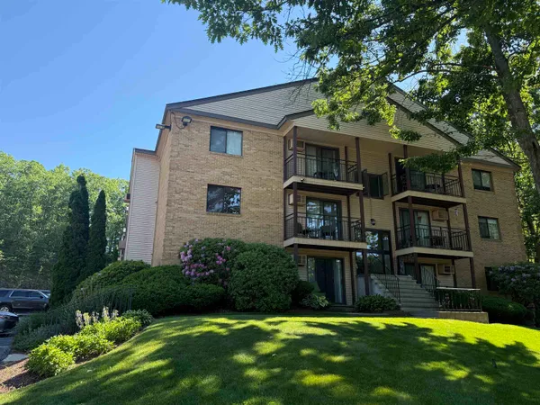 $219,000 | 19 Country Club Drive, Unit 32, Manchester, NH 03102