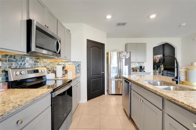 $430,000 | 9654 Black Walnut Drive, Groveland, FL 34736