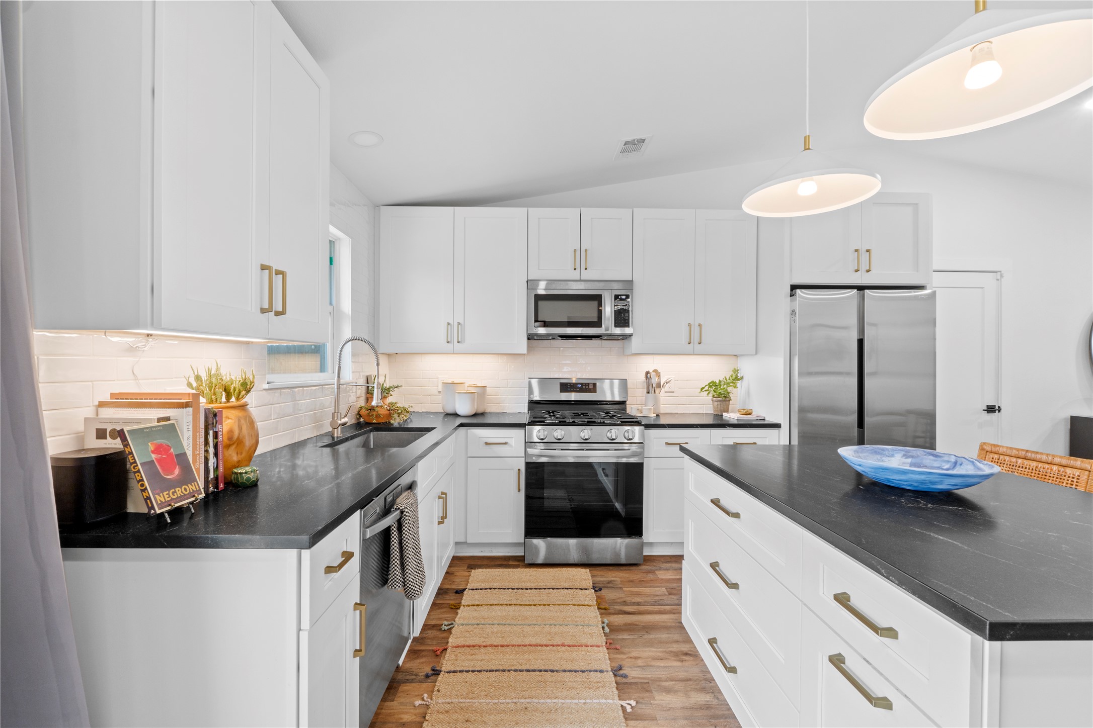 6809 Roanoke Drive Austin, TX 78723 - Photo 7 of 25