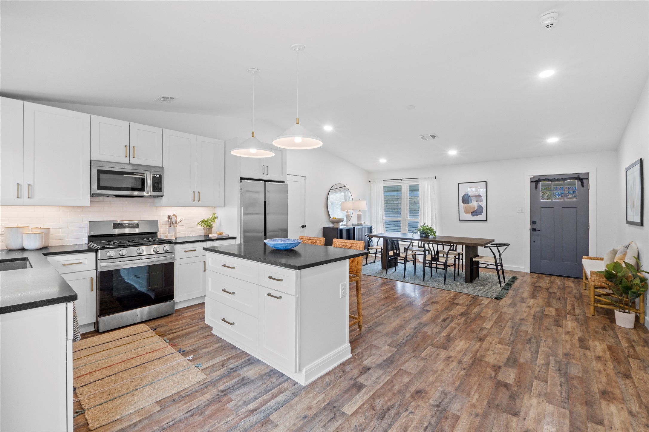 6809 Roanoke Drive Austin, TX 78723 - Photo 8 of 25