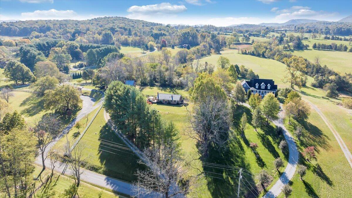 4081 Country Club Road Troutville, VA 24175 - Photo 54 of 63 54-DJI_20241018104706_0014_D_MIB