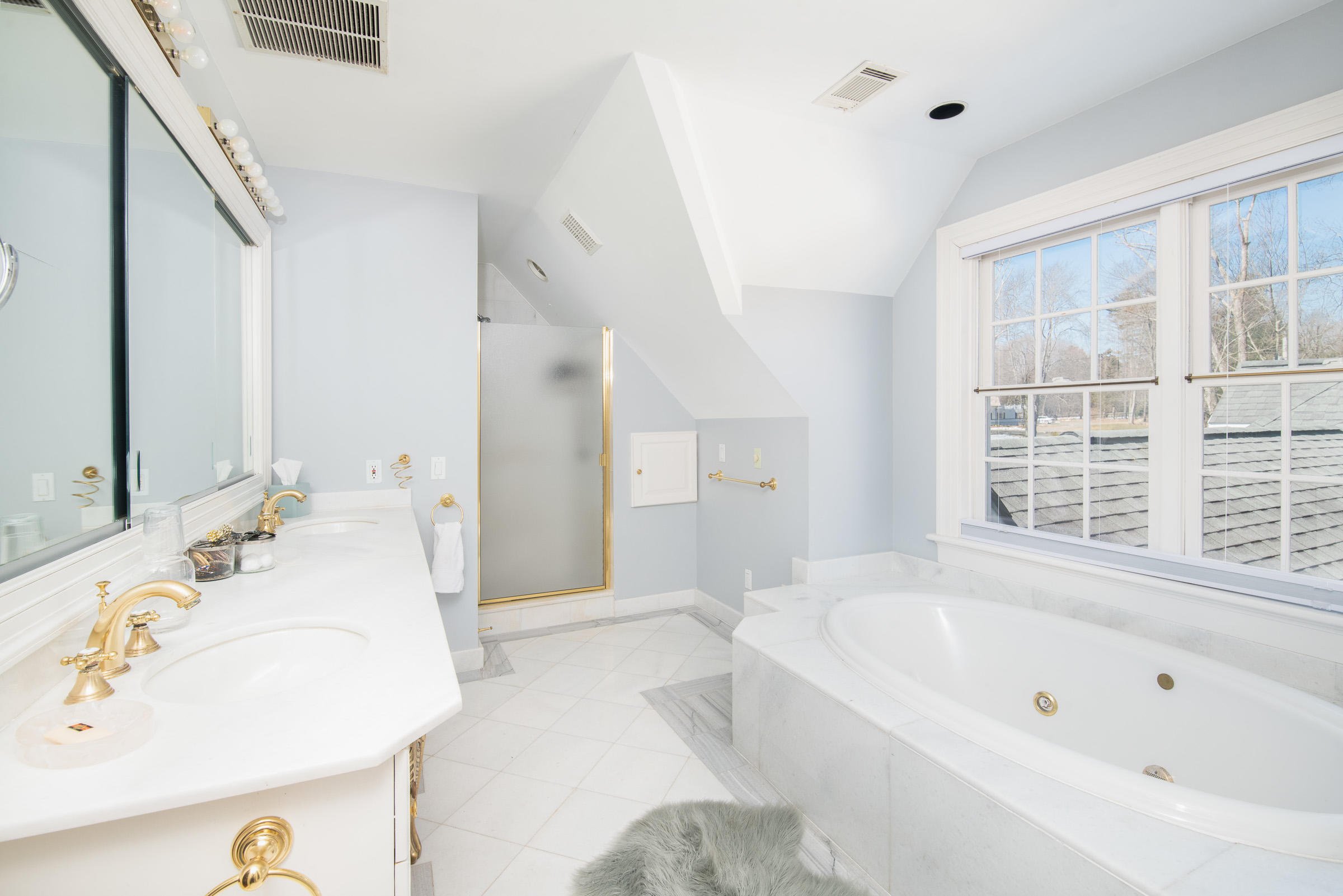65 Sunset Hill Road New Canaan, CT 06840 - Photo 15 of 21 a bathroom with a bathtub and a sink