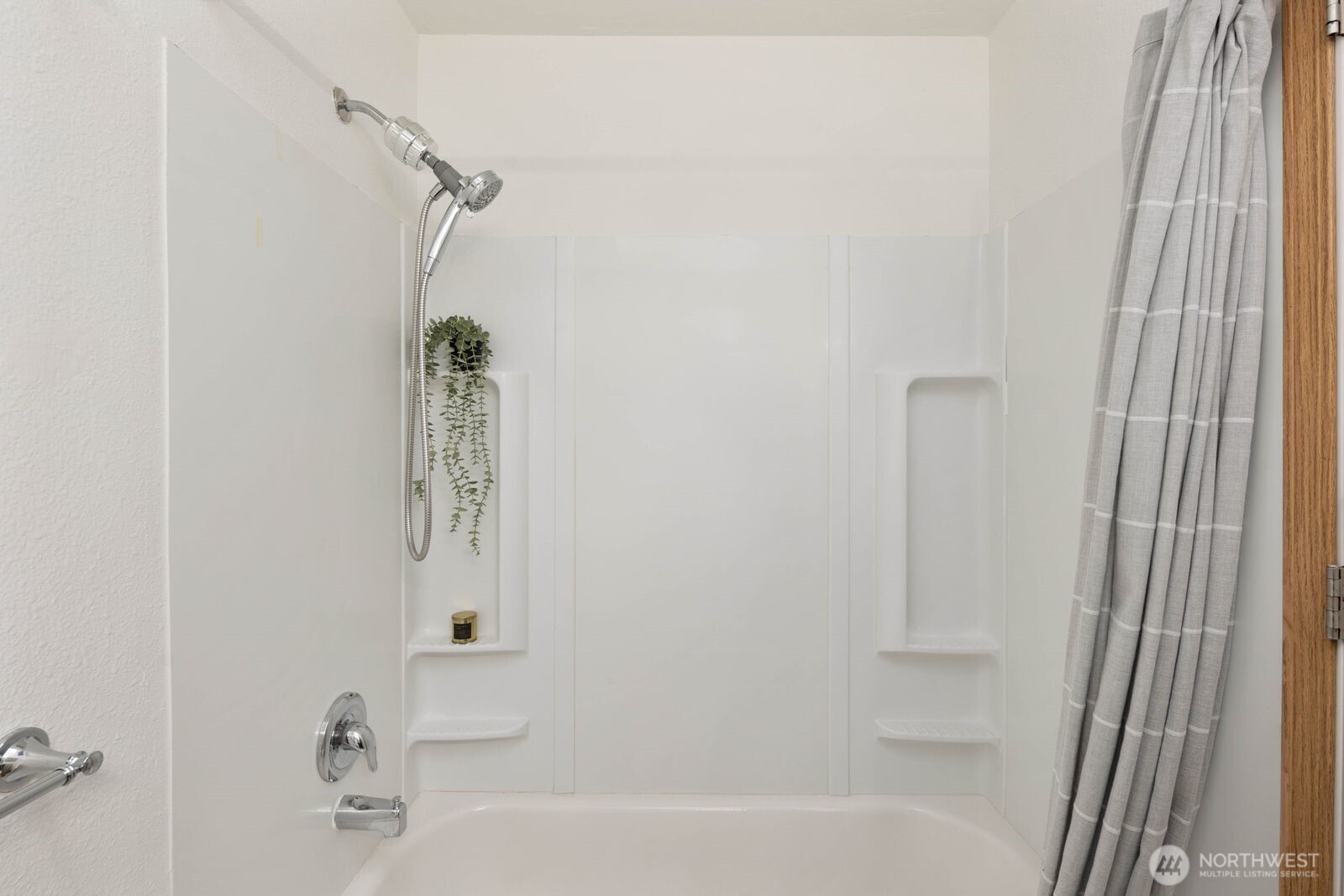 803 Southwest Dash Point Road Federal Way, WA 98023 - Photo 25 of 35 a bathroom with a bathtub