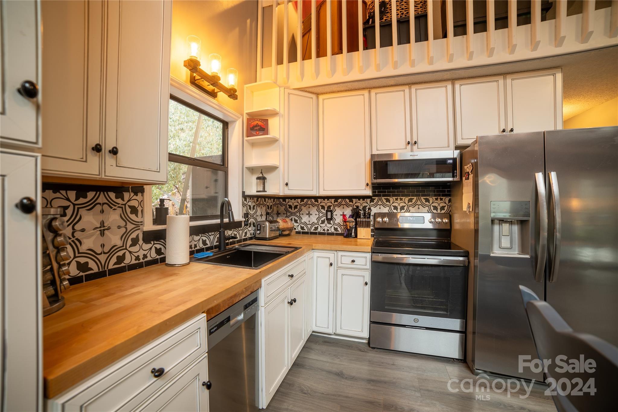 1580 Firefly Road Whittier, NC 28789 - Photo 9 of 37 Gallery Image 9