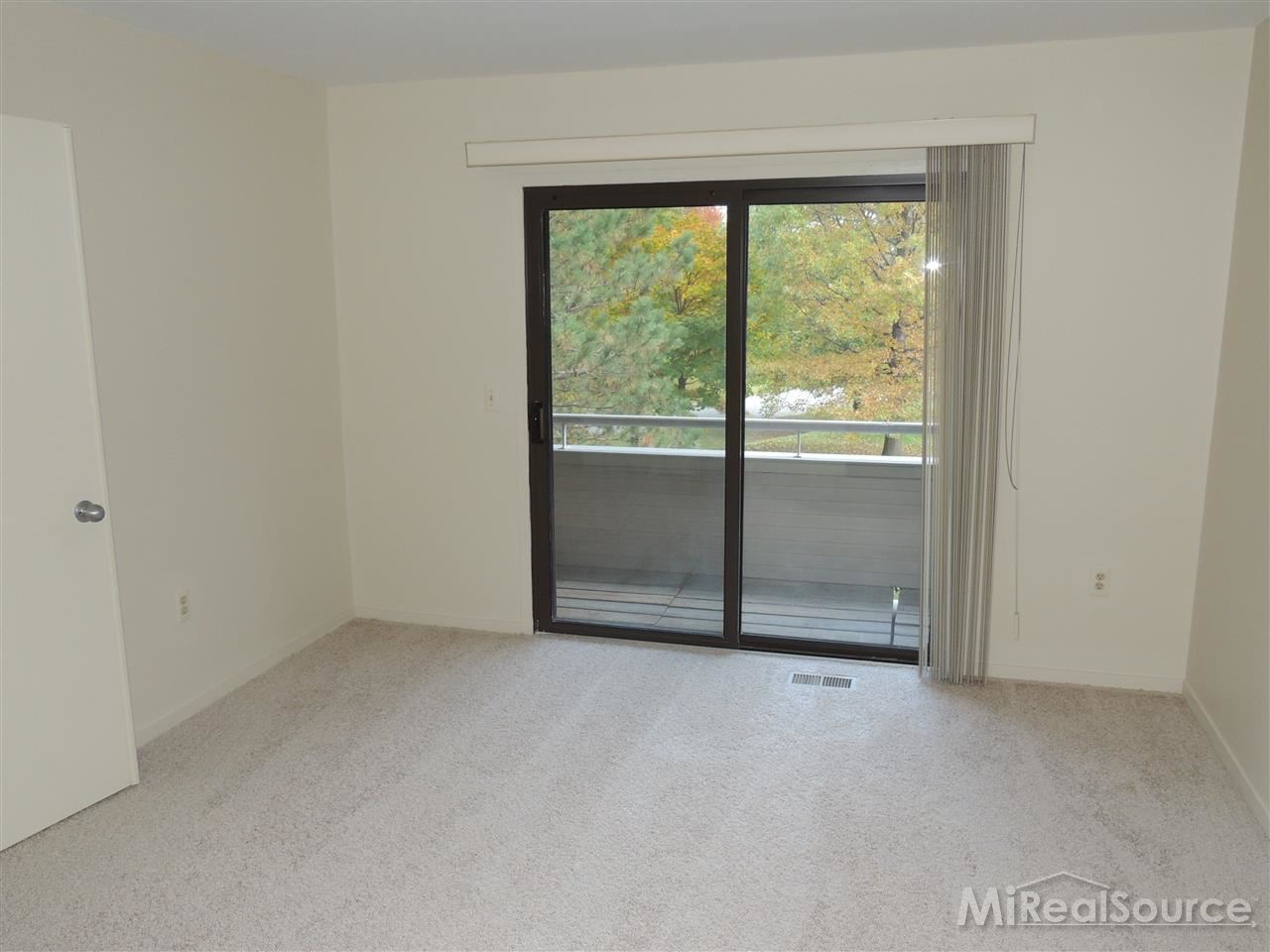 558 Harrow Court Rochester, MI 48307 - Photo 15 of 30 31217079-14.JPG