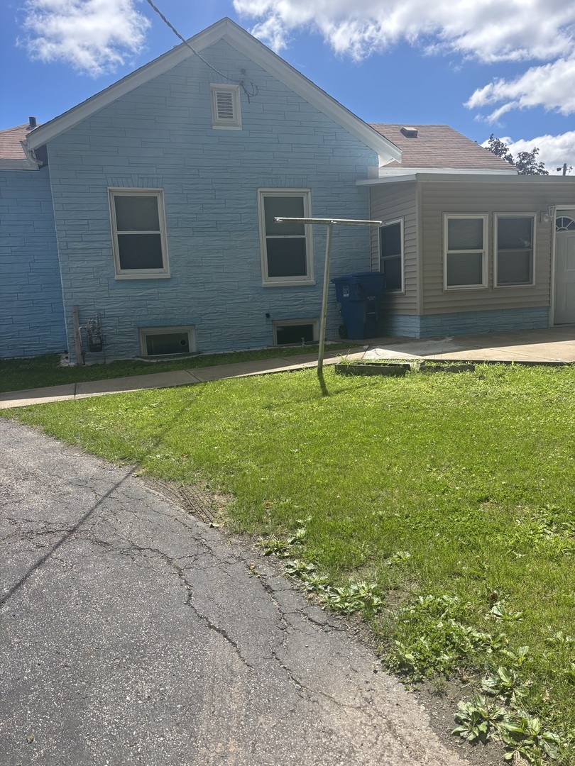 3001 44th Street Moline, IL 61265 - Photo 2 of 31