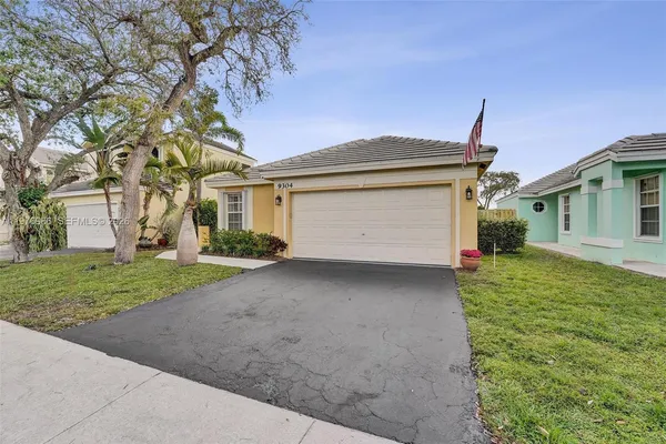 $580,000 | 9304 Arborwood Circle, Davie, FL 33328