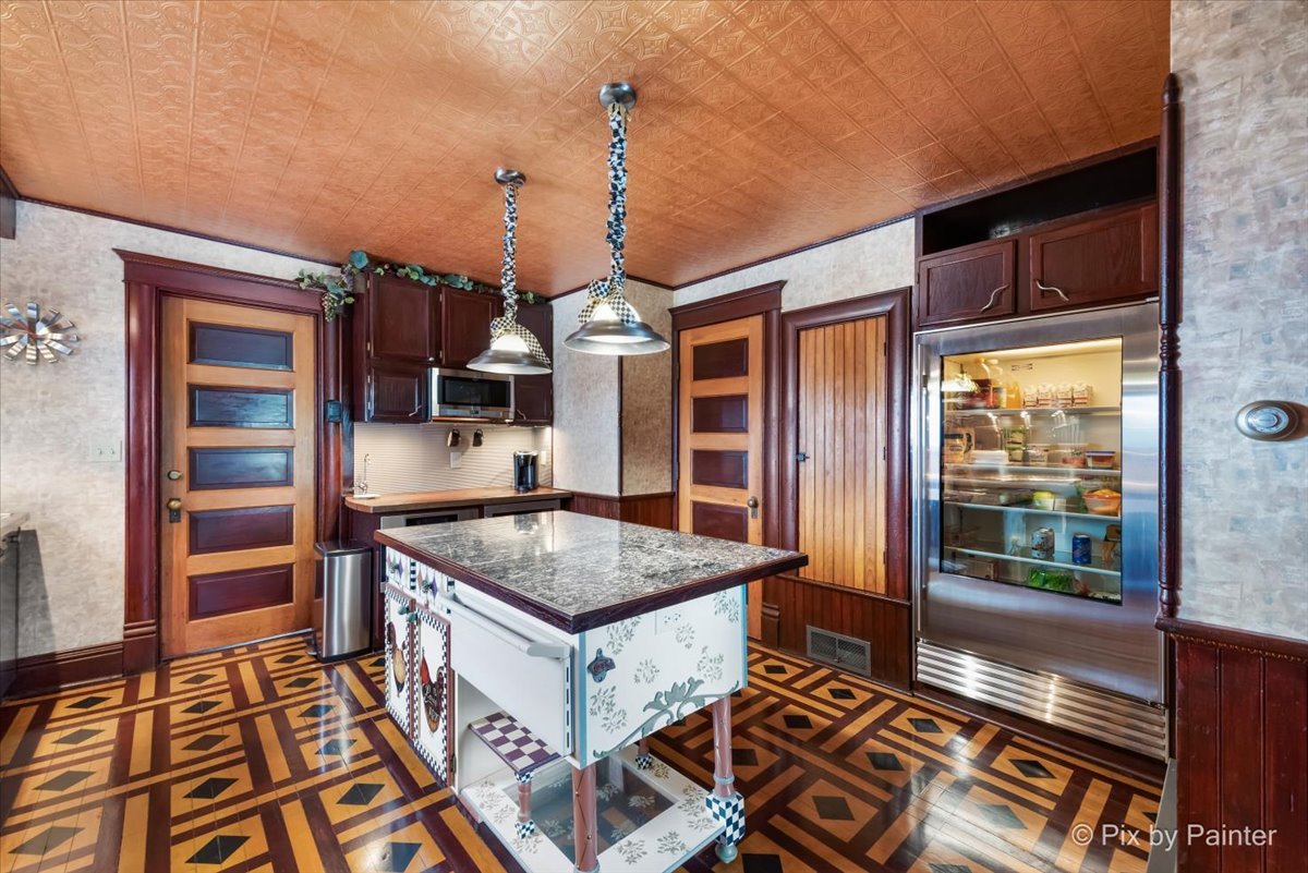 11004 Vanderkarr Road Hebron, IL 60034 - Photo 14 of 35 a very nice looking room with a large window