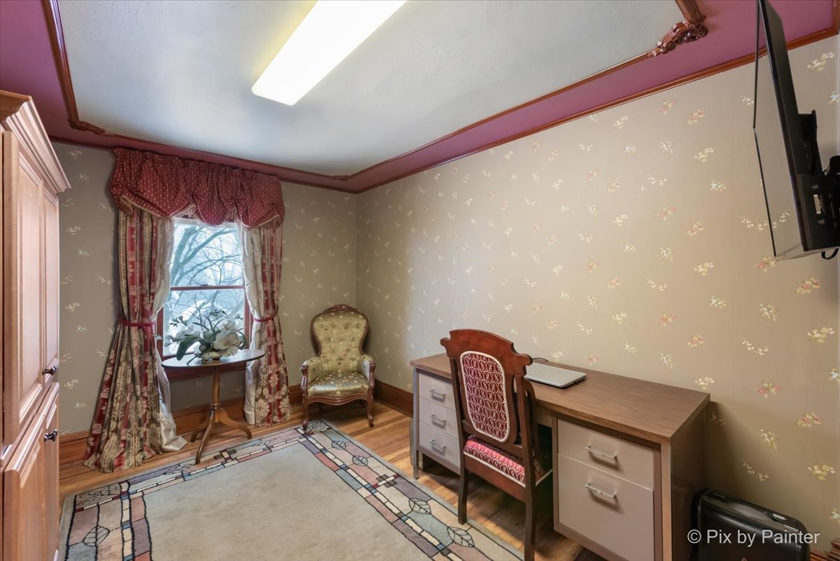 11004 Vanderkarr Road Hebron, IL 60034 - Photo 24 of 35 a room with gym equipment