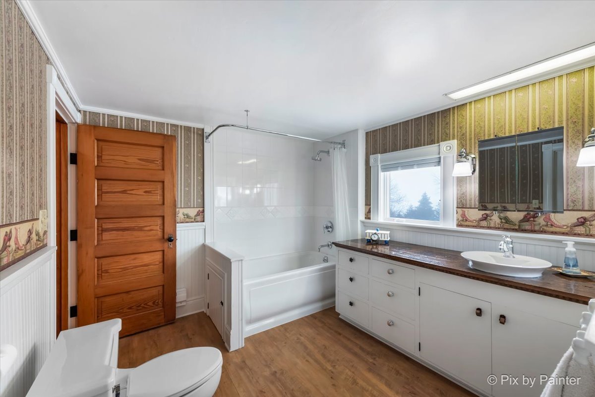 11004 Vanderkarr Road Hebron, IL 60034 - Photo 25 of 35 a bathroom with a sink a toilet and shower